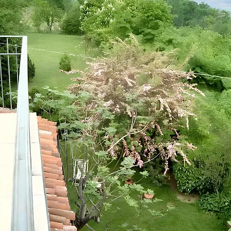 아파트 Modern With Garden In Carru, 70 Sqm, Private Parking